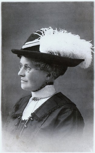 Photo of photos/Isabel Jane Robson bn 1860 portrait
